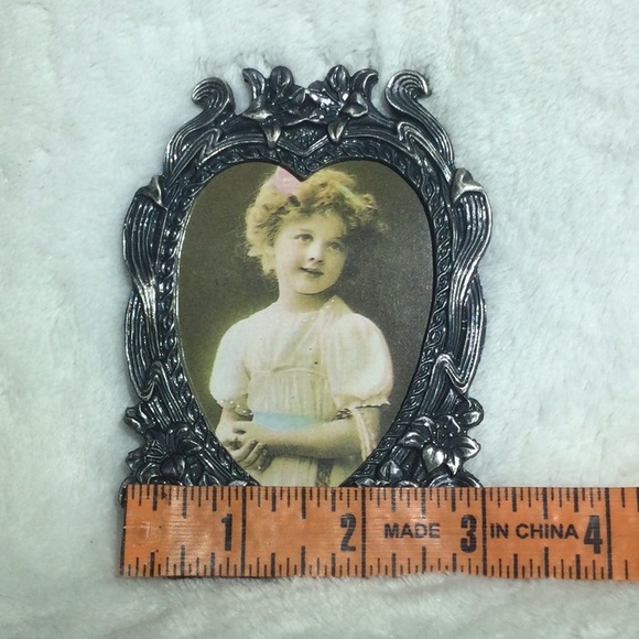 ⭐️ Vintage Style Photo Heart Shaped Photo Frsme - Picture 3 of 7